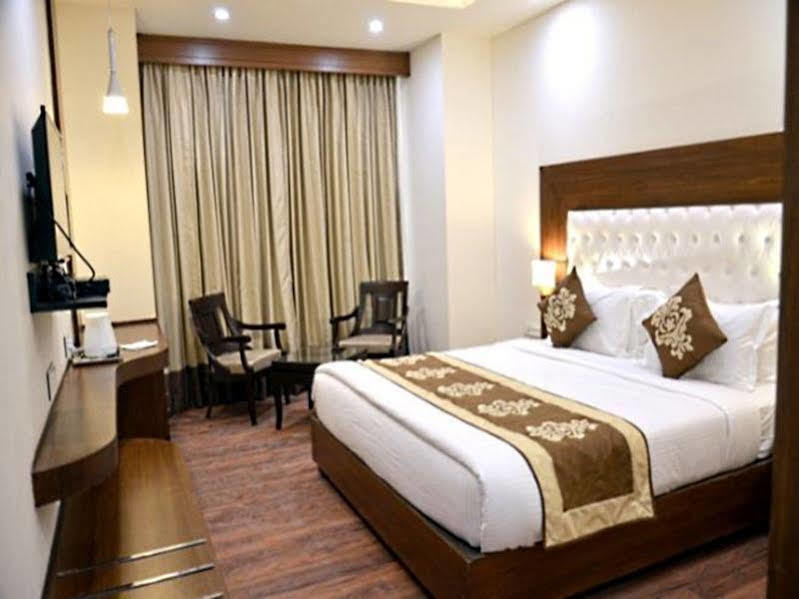 Hotel Seven Hills Tower Agra  Eksteriør billede