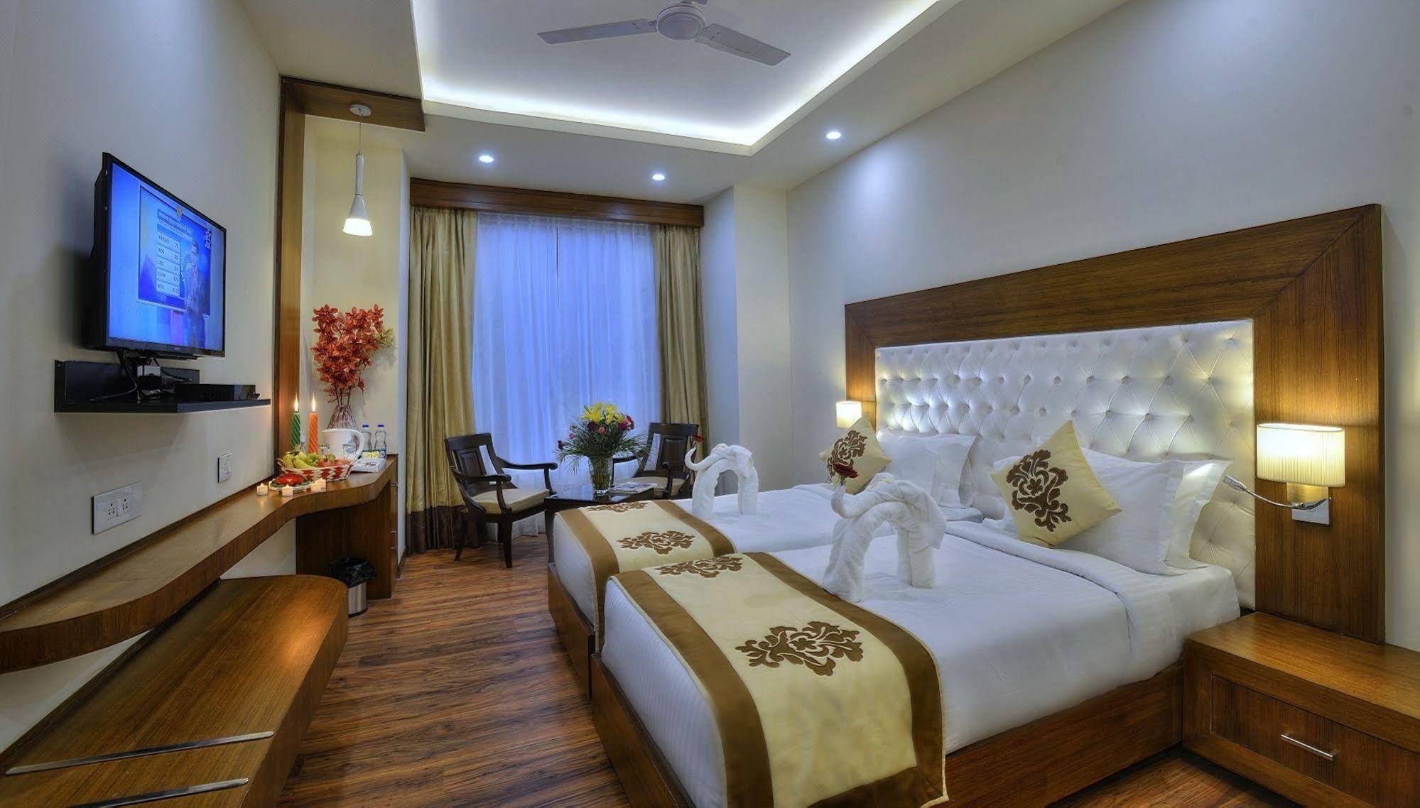 Hotel Seven Hills Tower Agra  Eksteriør billede