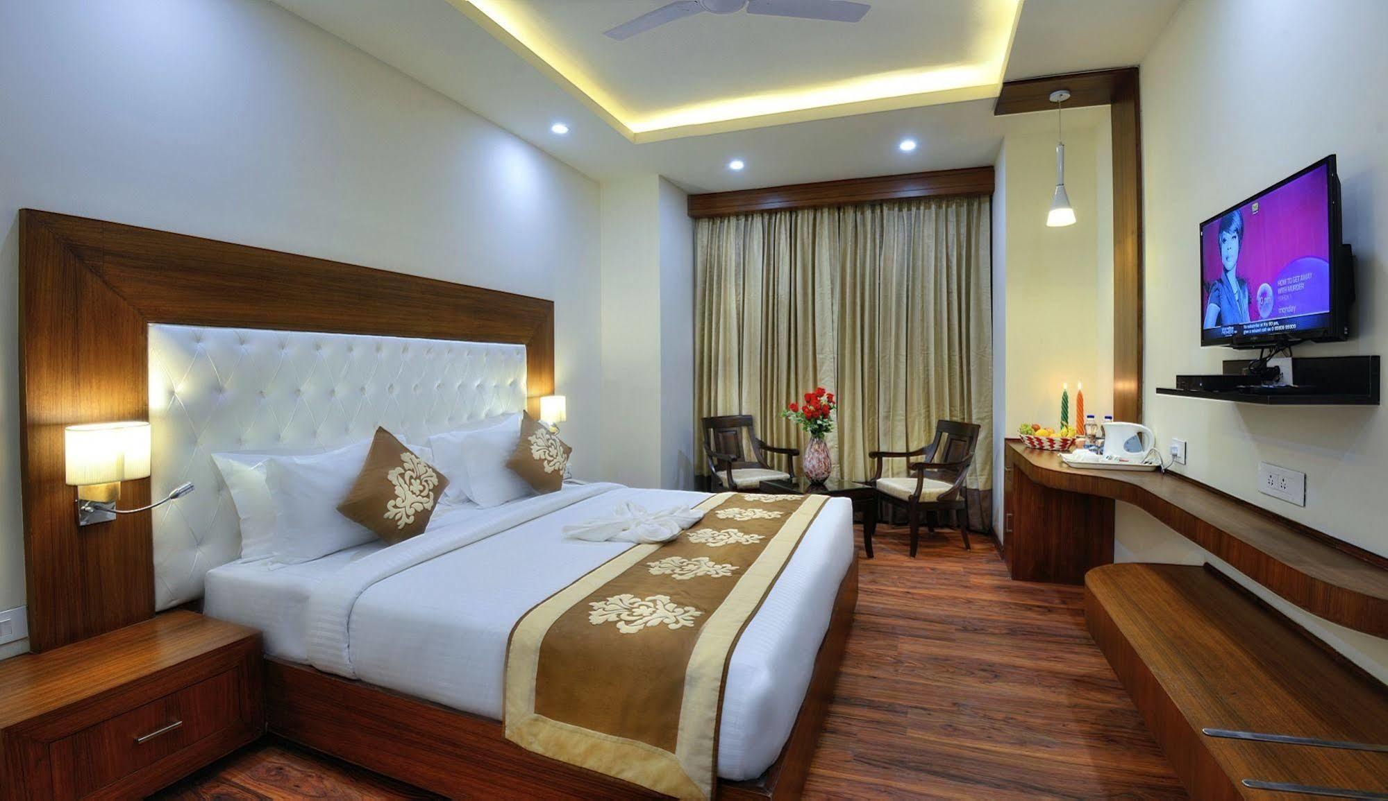 Hotel Seven Hills Tower Agra  Eksteriør billede